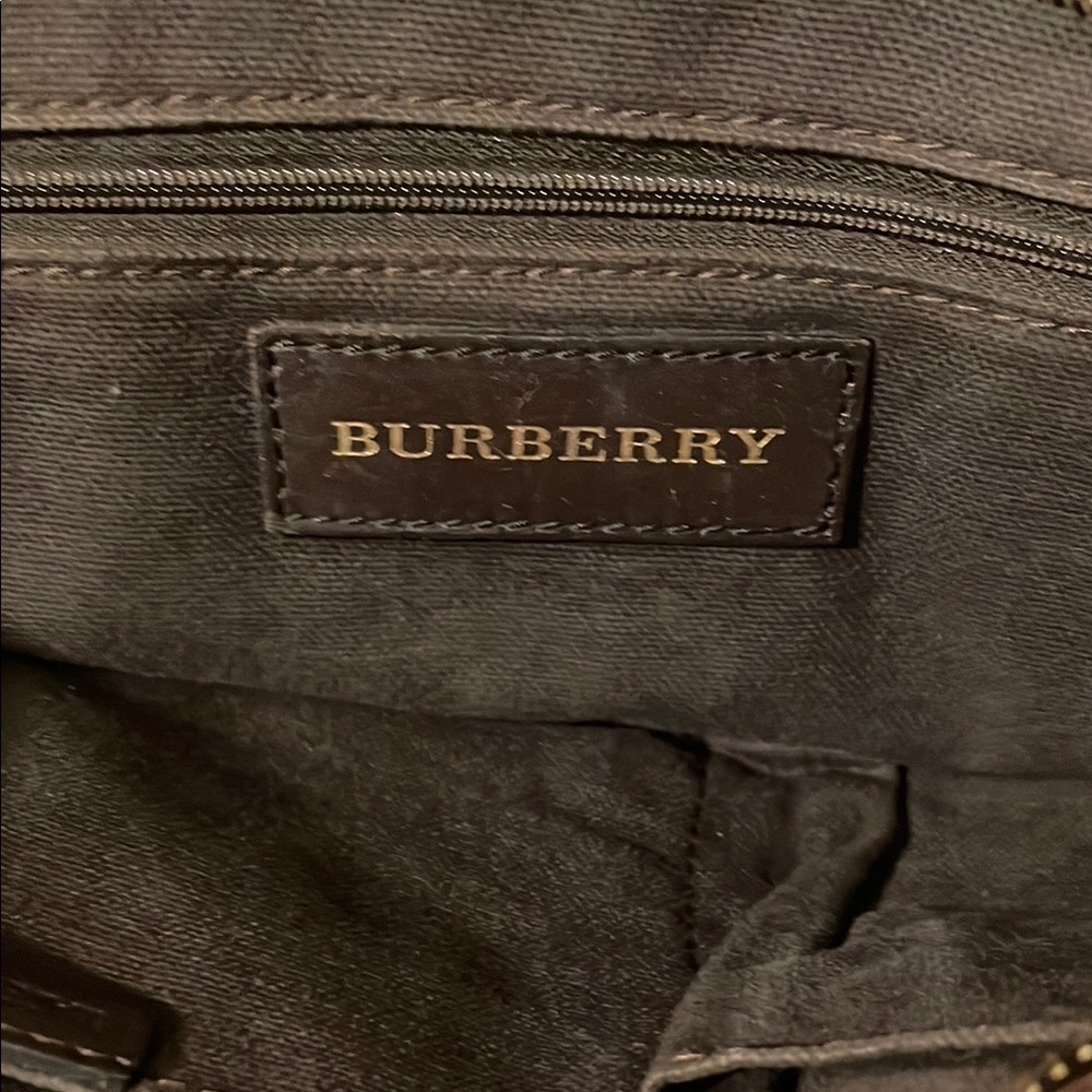 Burberry Beige and Black Checkered Tote with Sunglasses - Picture 4 of 4